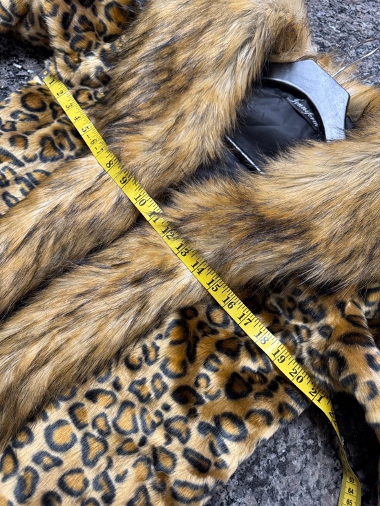 Jenniferm Leopard Print Faux Fur Coat with Trim EUC L - Picture 8 of 13